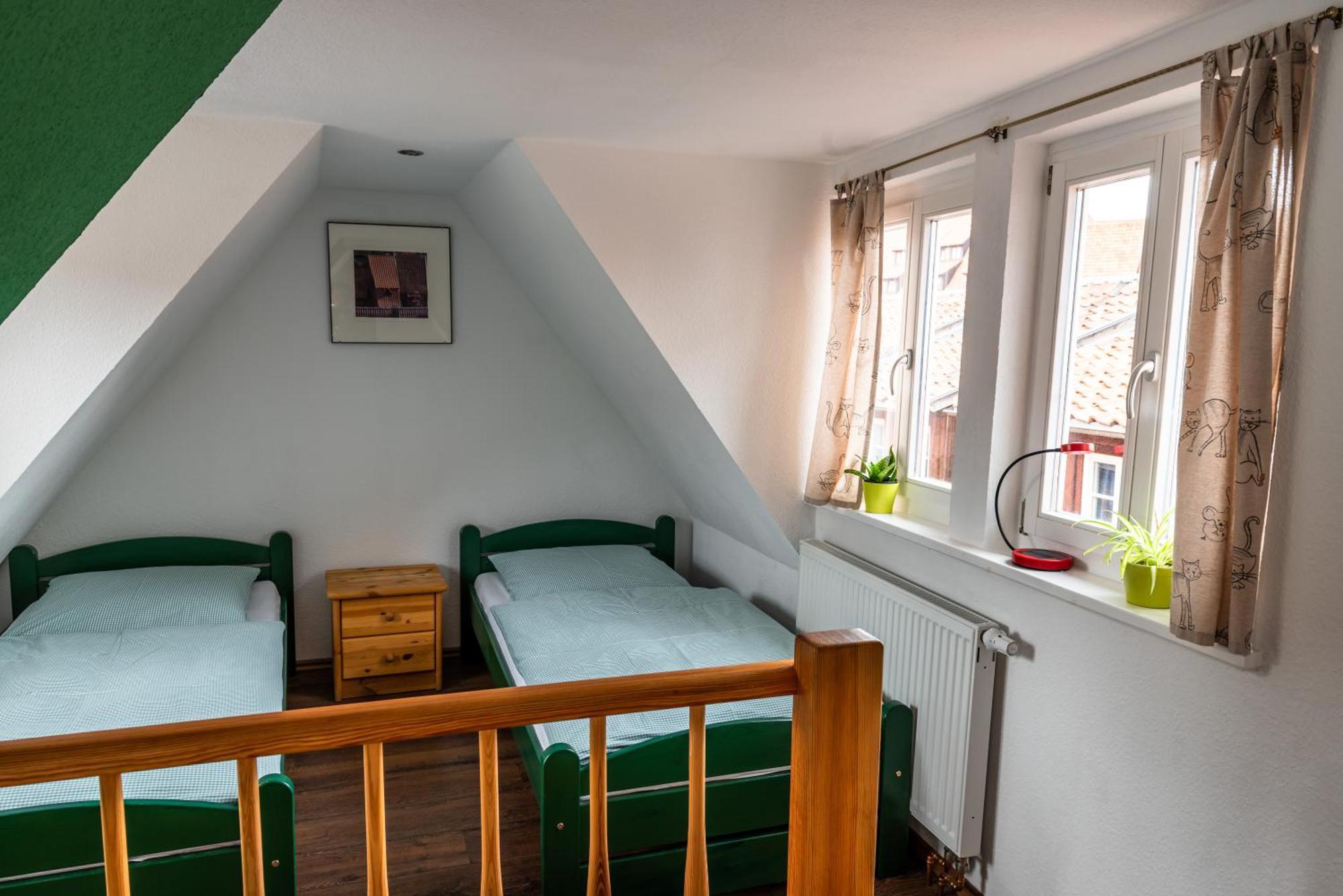 Fachwerkhotel - Ferienhäuser Vorhof zur Hölle Quedlinburg Exterior foto